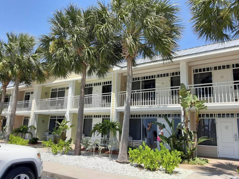 Beautiful One Bedroom Resort-Style Studio With Pool And Beach Access Ruskin Ngoại thất bức ảnh