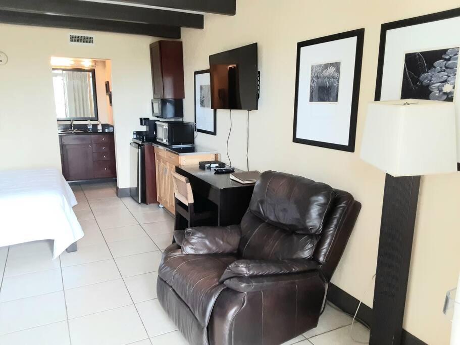 Beautiful One Bedroom Resort-Style Studio With Pool And Beach Access Ruskin Ngoại thất bức ảnh