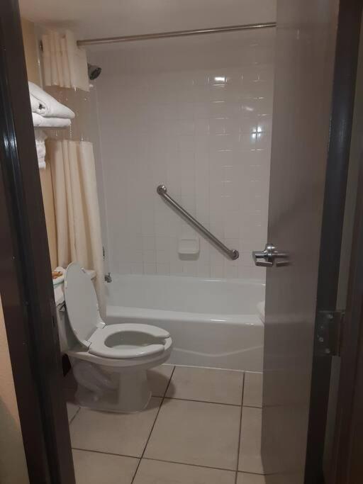Beautiful One Bedroom Resort-Style Studio With Pool And Beach Access Ruskin Ngoại thất bức ảnh
